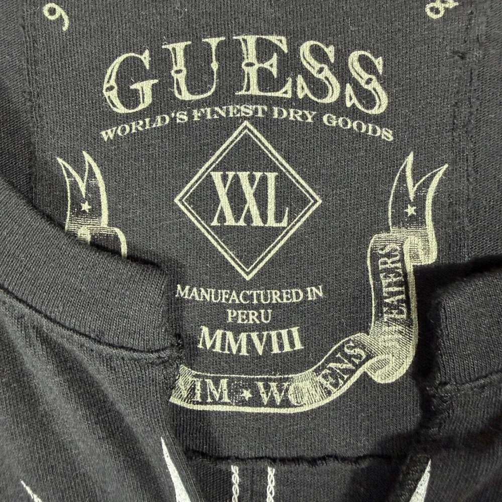 Guess Men's Split Neck T-Shirt Black Sz XXL Short Sleeve Lion Graphic Y2K Grunge - Picture 6 of 8